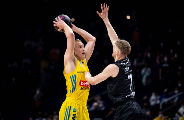 现役球员中 现役球员中