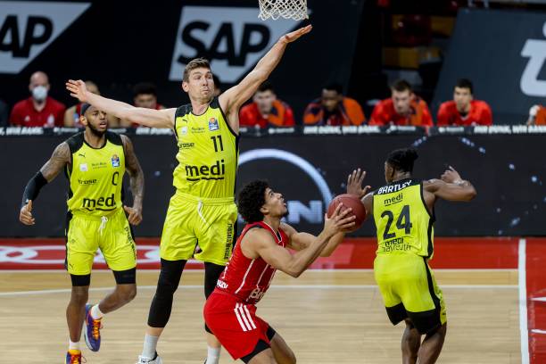 在客场完成 在客场完成